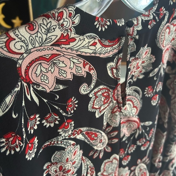 Faith and Joy Black and Red Floral Key Hole Blouse L - Picture 14 of 16